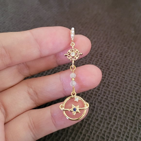 La Meno Saturn🪐 Dream😴 Earrings - Picture 8 of 14